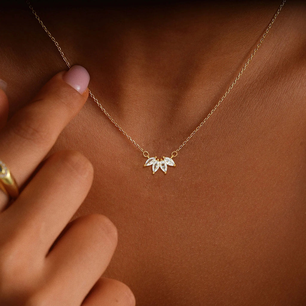 Fashion Golden Flower-shaped Zircon Necklace 42+5CM Brass Fine Jewelry Cubic Zirconia Pendant Necklace