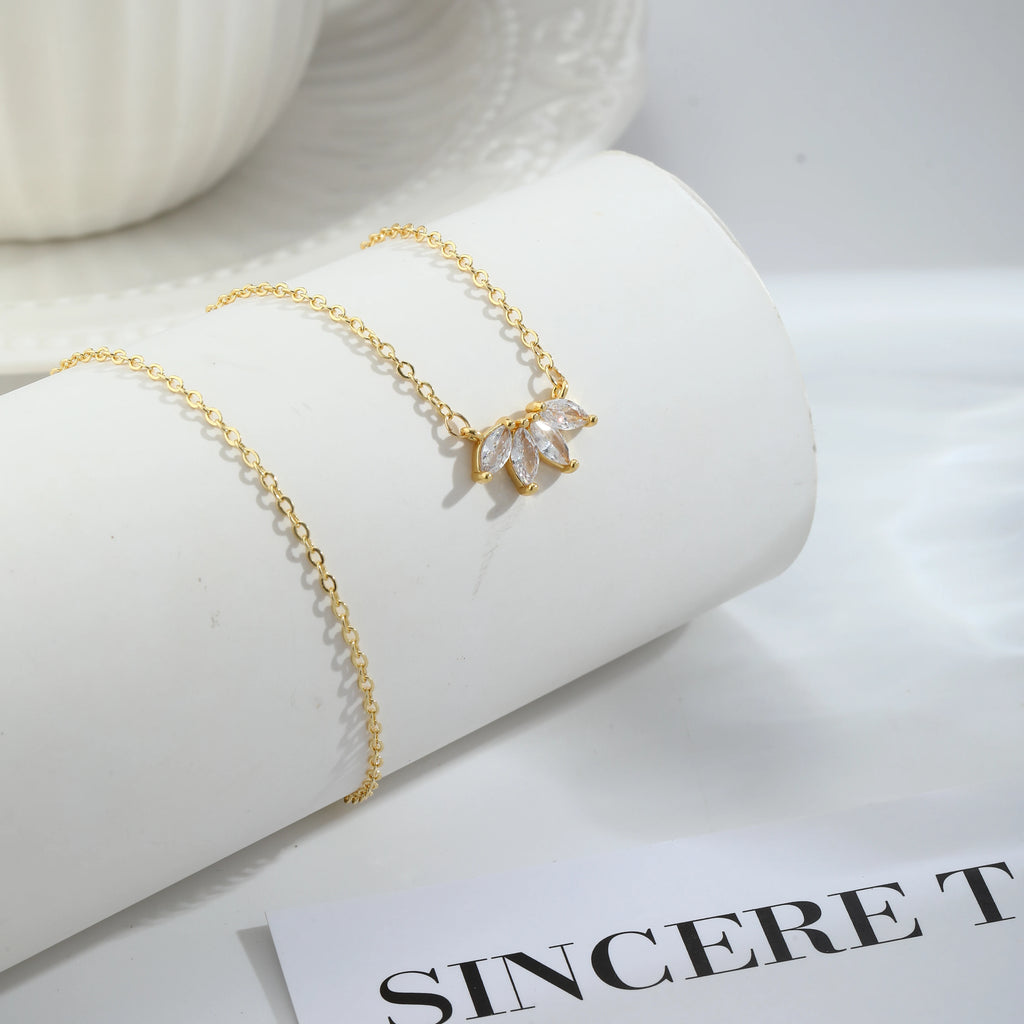 Fashion Golden Flower-shaped Zircon Necklace 42+5CM Brass Fine Jewelry Cubic Zirconia Pendant Necklace