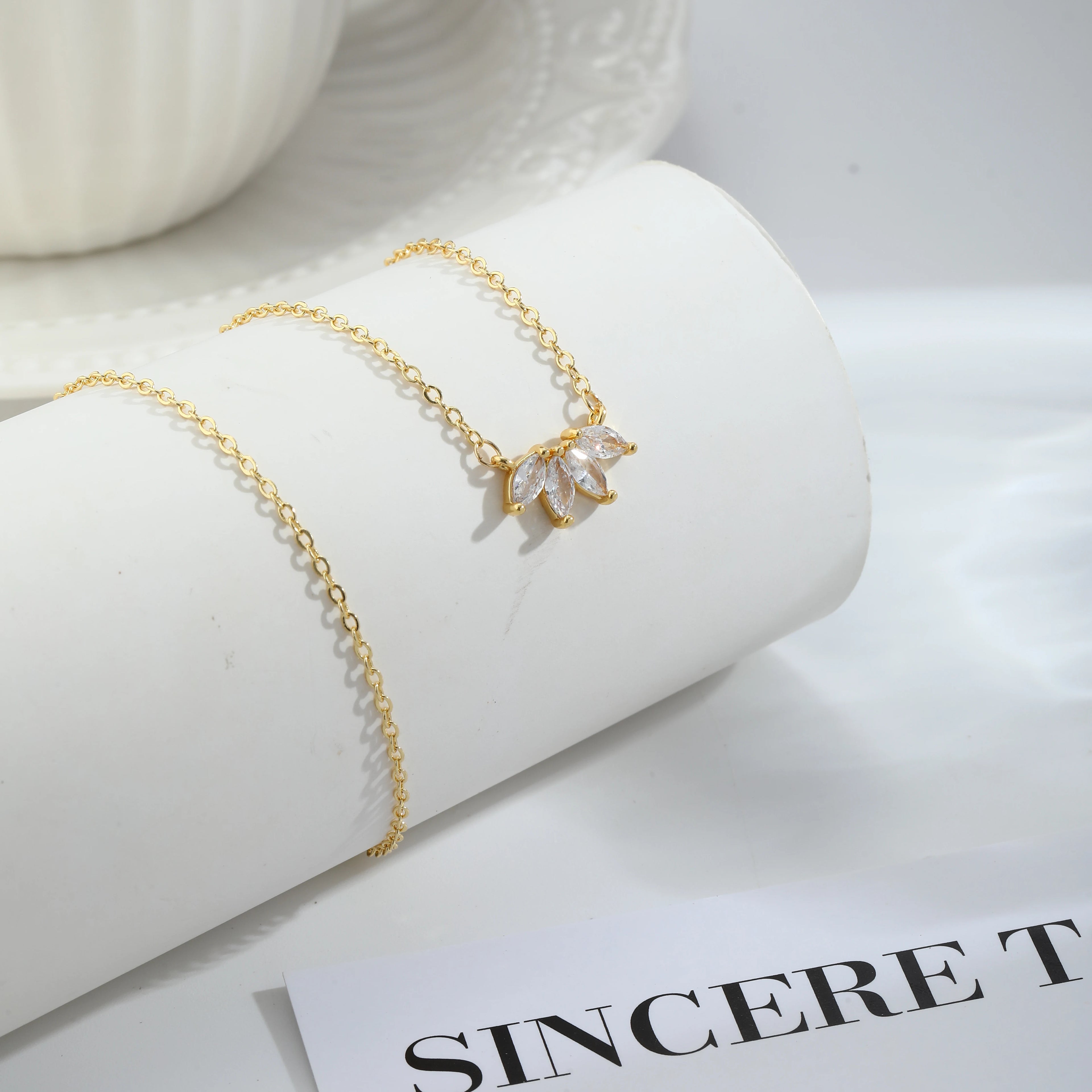 Fashion Golden Flower-shaped Zircon Necklace 42+5CM Brass Fine Jewelry Cubic Zirconia Pendant Necklace
