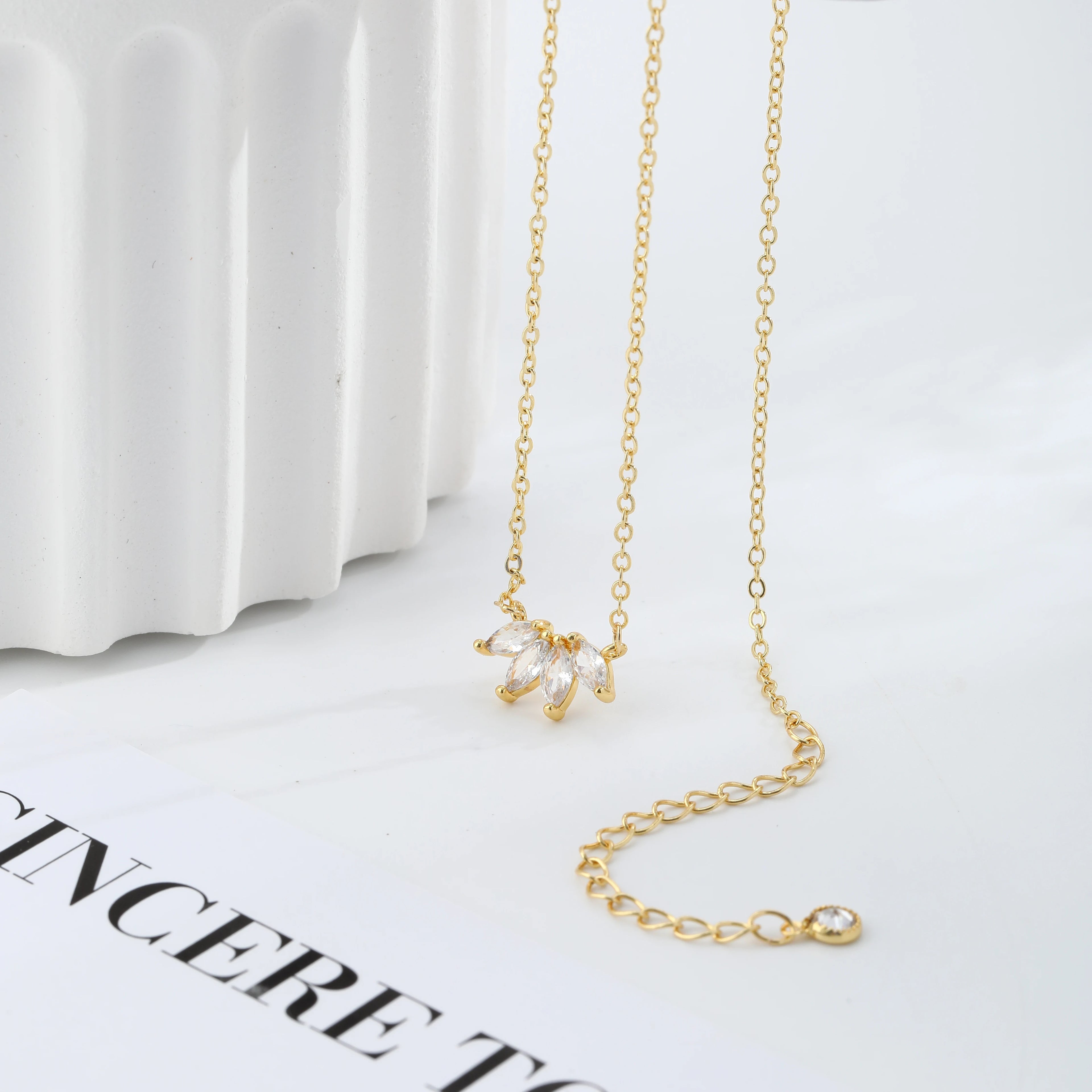 Fashion Golden Flower-shaped Zircon Necklace 42+5CM Brass Fine Jewelry Cubic Zirconia Pendant Necklace