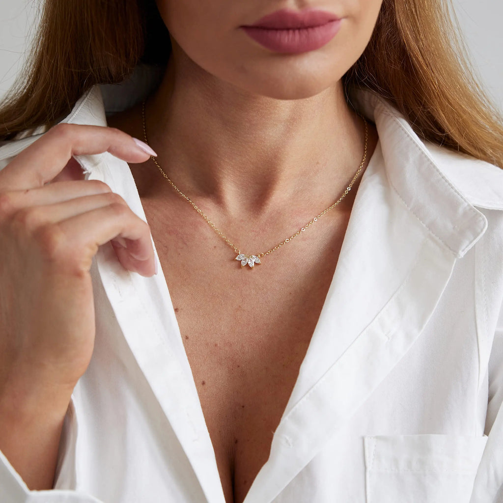 Fashion Golden Flower-shaped Zircon Necklace 42+5CM Brass Fine Jewelry Cubic Zirconia Pendant Necklace